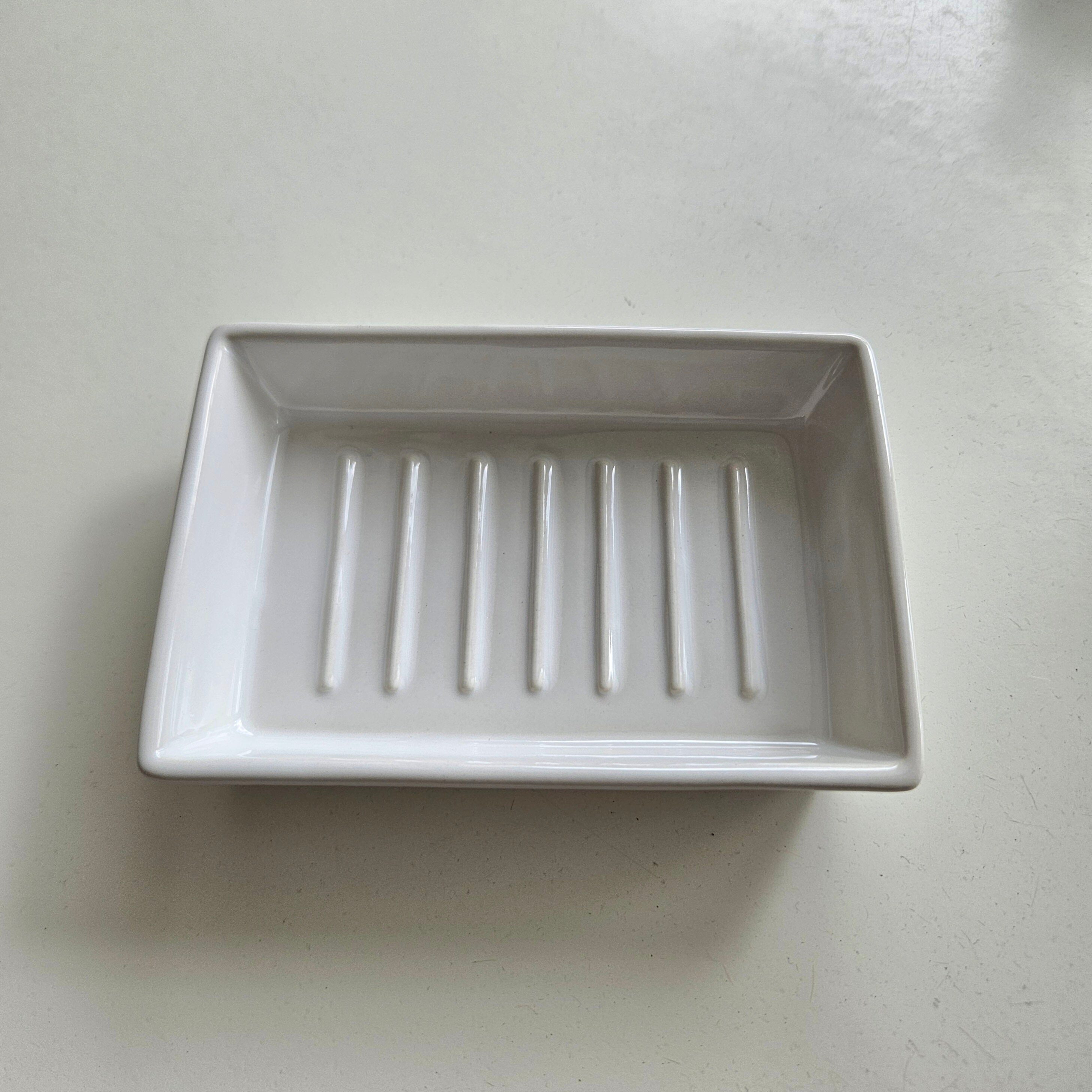 Jolie Ceramic Soap Dish In White