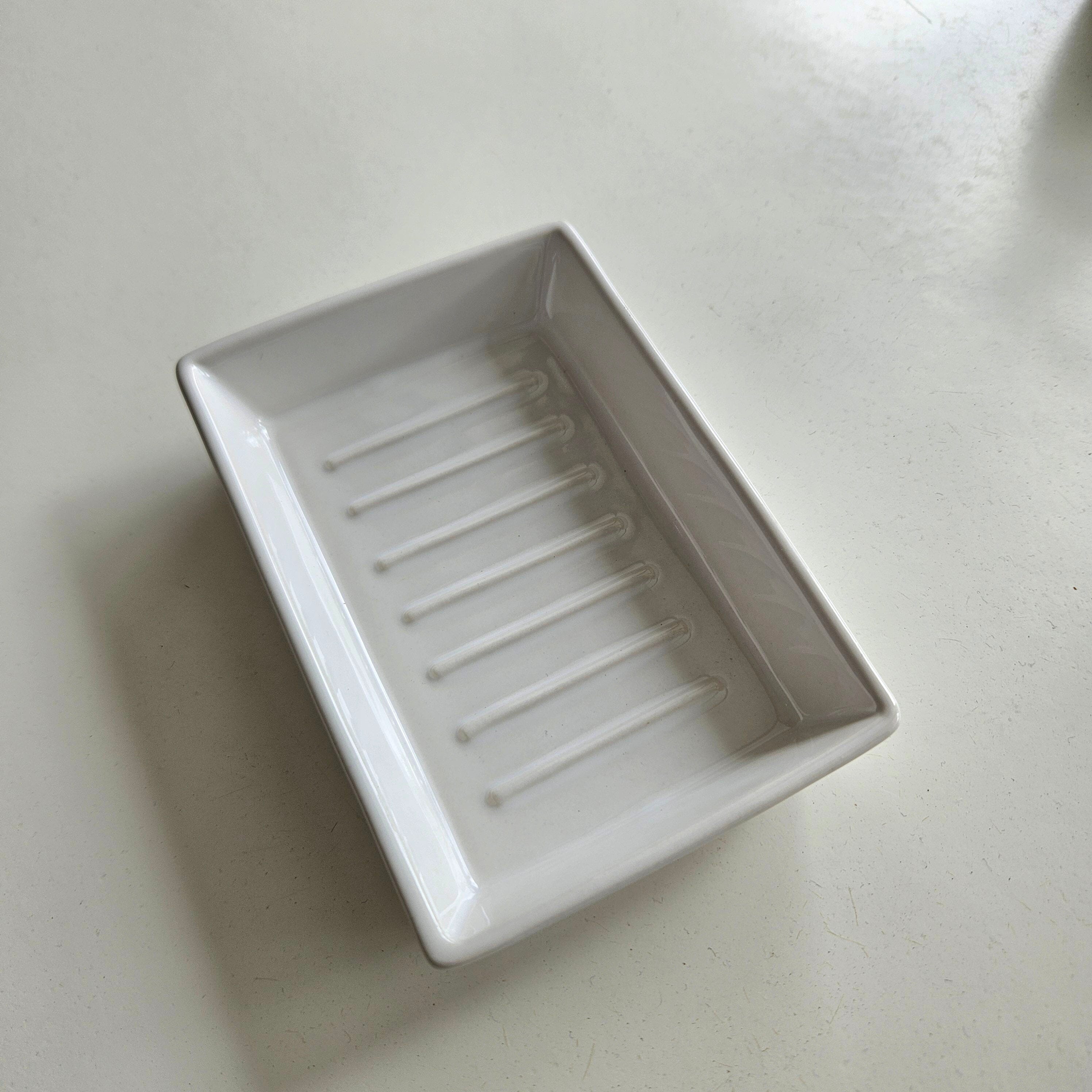 Jolie Ceramic Soap Dish In White