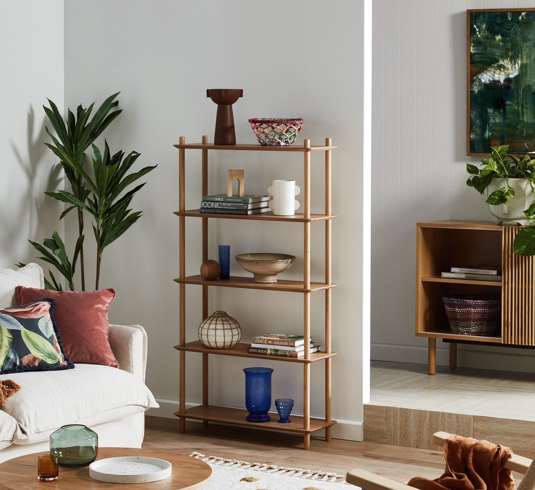 SHELVES & WALL HOOKS