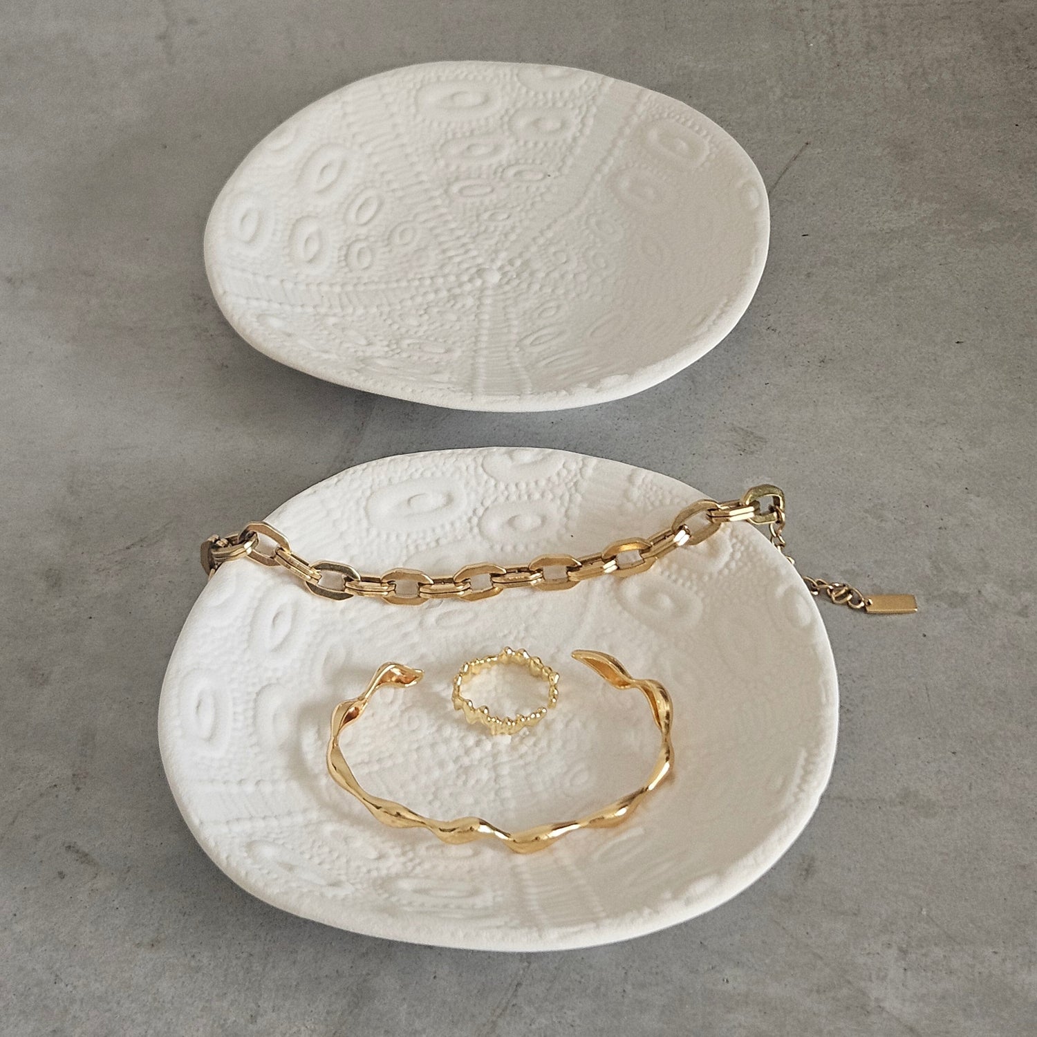Sea Urchin Ceramic Plate in White - 14cm