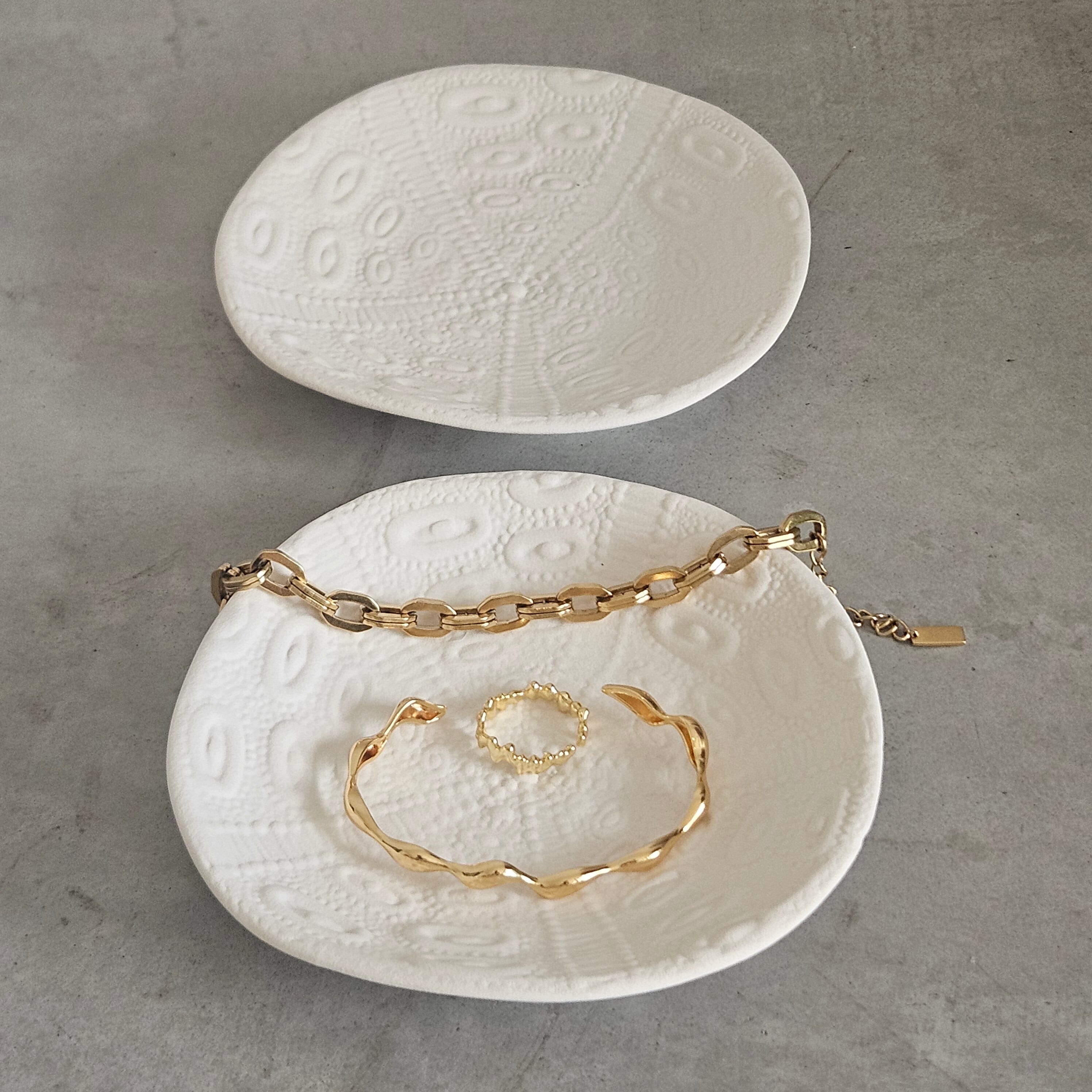 Sea Urchin Ceramic Plate in White - 14cm
