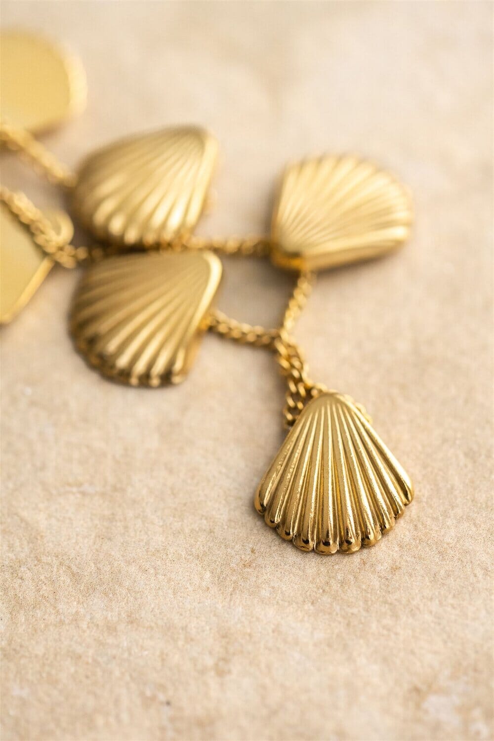 Indigo &amp; Wolfe - Caribbean 9-Shells Gold Pendant Necklace