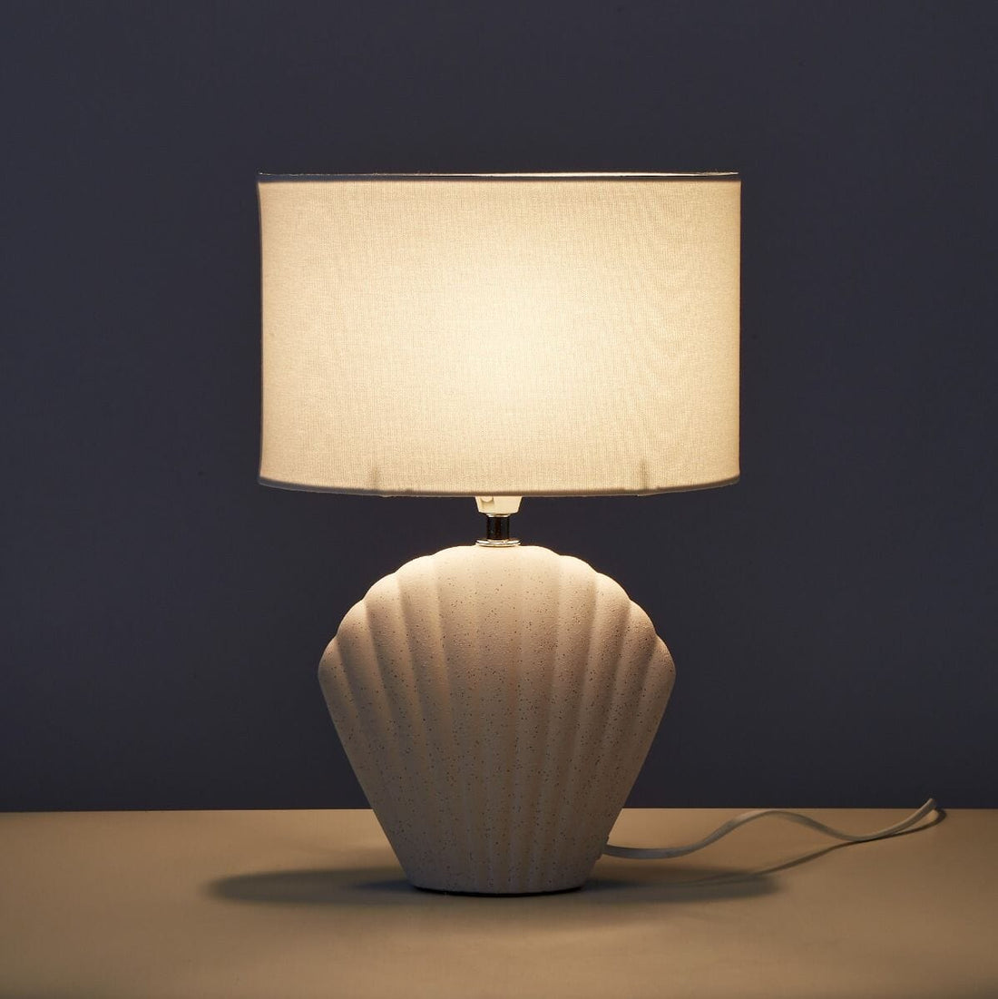 Victoria Seashell Table Lamp in White
