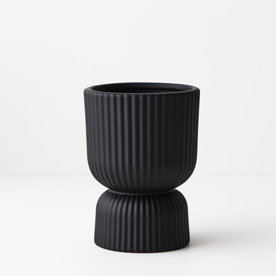 Gia Ribbed Pedestal Pot in Black 16cm
