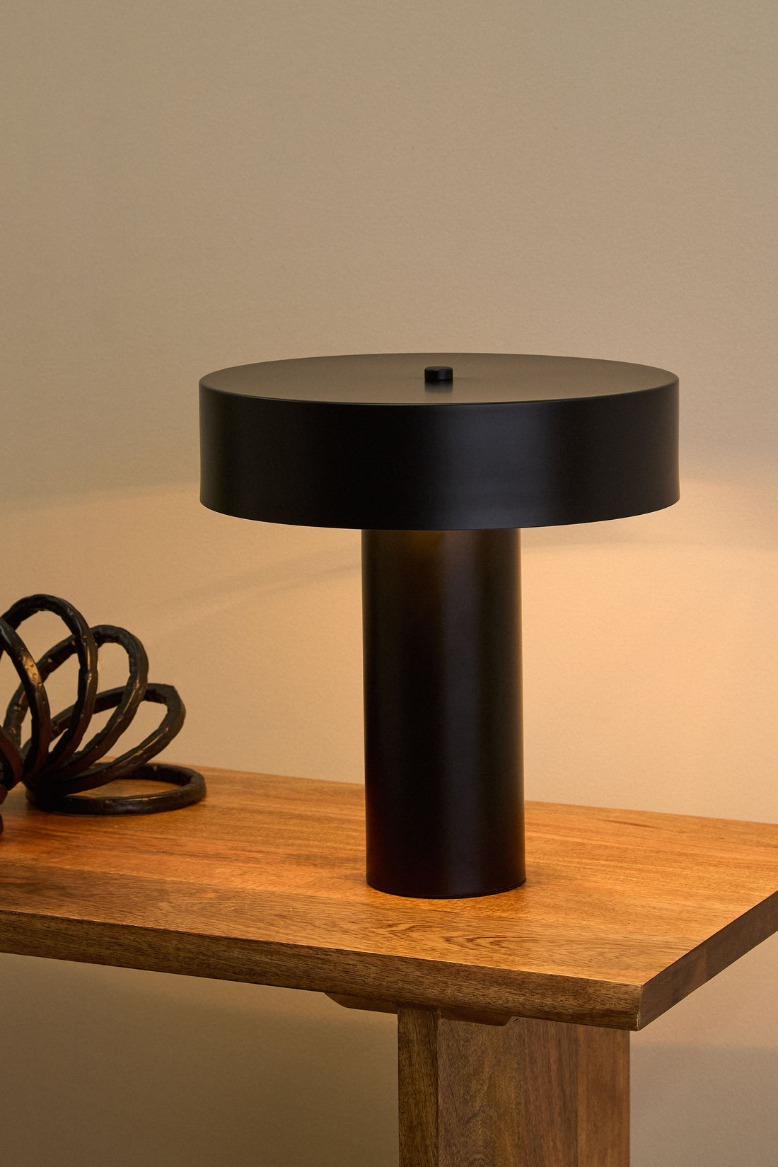 Themis Metal Table Lamp in Black