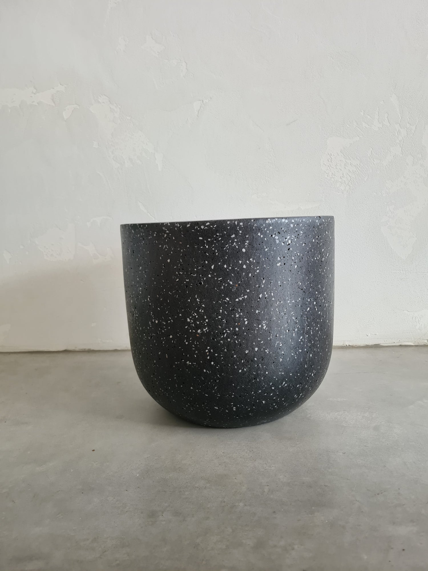 Ophelia Plant Pot Black Terrazzo (Medium)