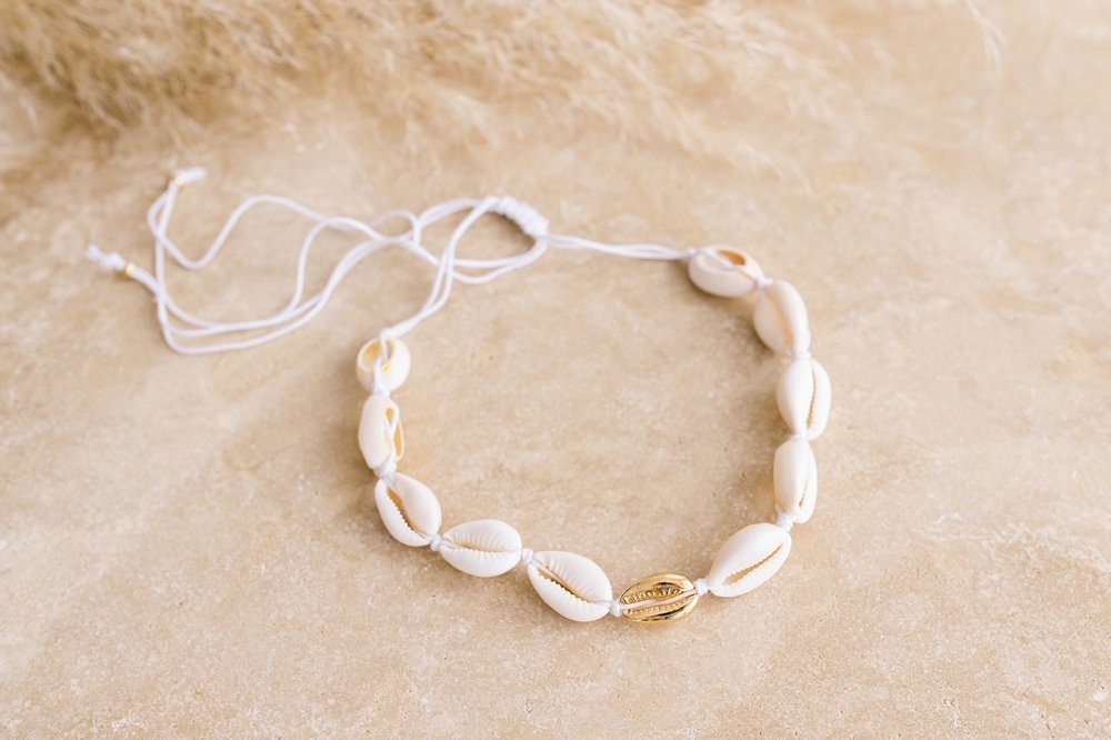 Sandy Cowrie Shell Necklace - Indigo &amp; Wolfe