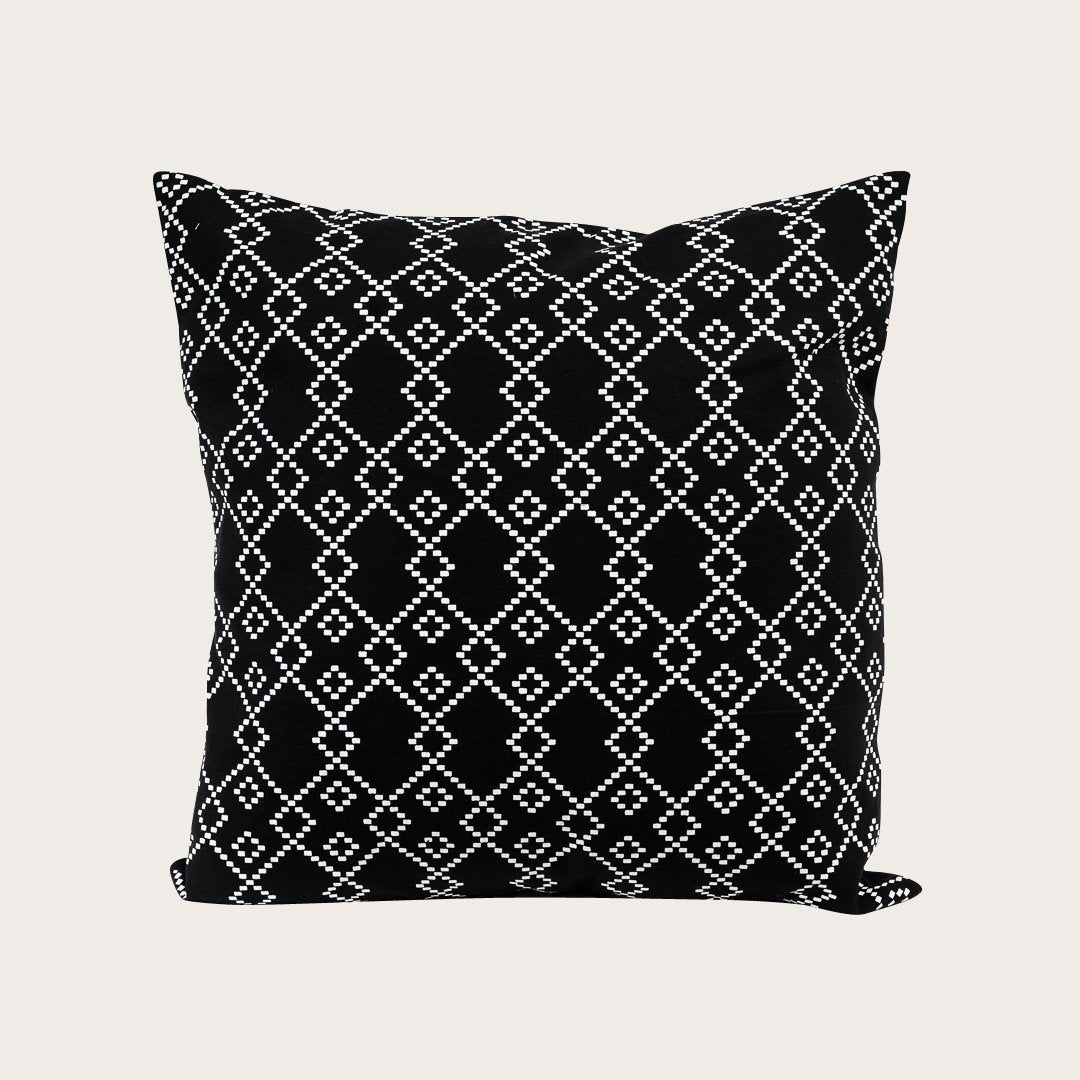 trianon-cushion-black